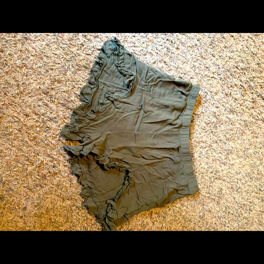 Ruffled shorts